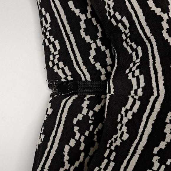 MADEWELL - NWOT - 100% Silk - Lined Skirt - Size 0 - Black/White Print - Picture 8 of 8